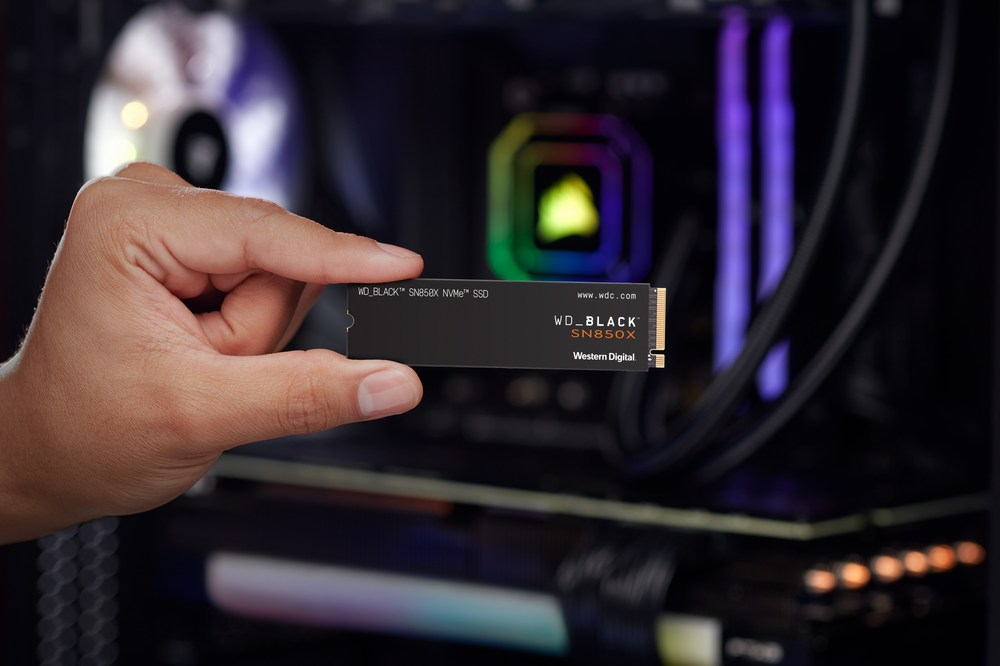 SSD WD crna SN850X 4TB M.2 2280 PCIe Gen4 x4 NVMe, Read/Write: 7300/6600 MBps, IOPS 1200K/1100K, TBW: 2400-6