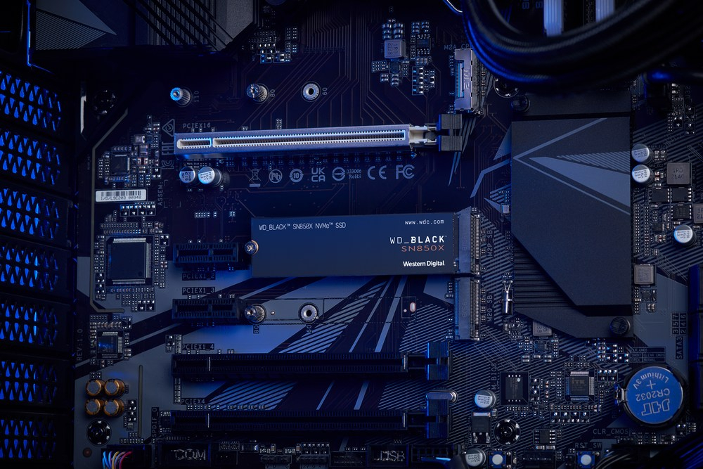 SSD WD crna SN850X 4TB M.2 2280 PCIe Gen4 x4 NVMe, Read/Write: 7300/6600 MBps, IOPS 1200K/1100K, TBW: 2400-7