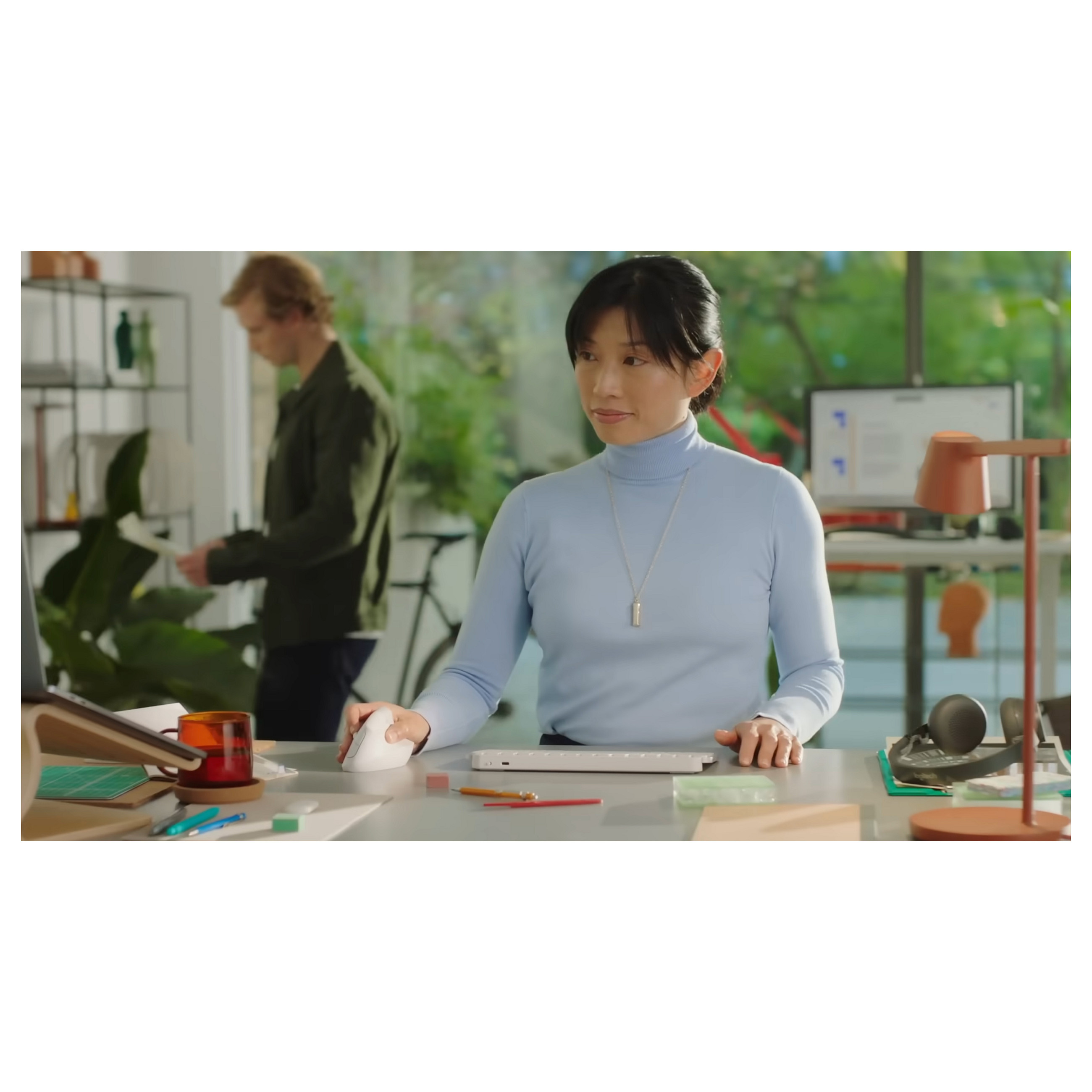 Miš LOGITECH Lift Left Vertical Ergonomic - GRAFIT / crna - 2.4GHZ/BT - EMEA - ON+OFFLINE,B2C,LEFT-16
