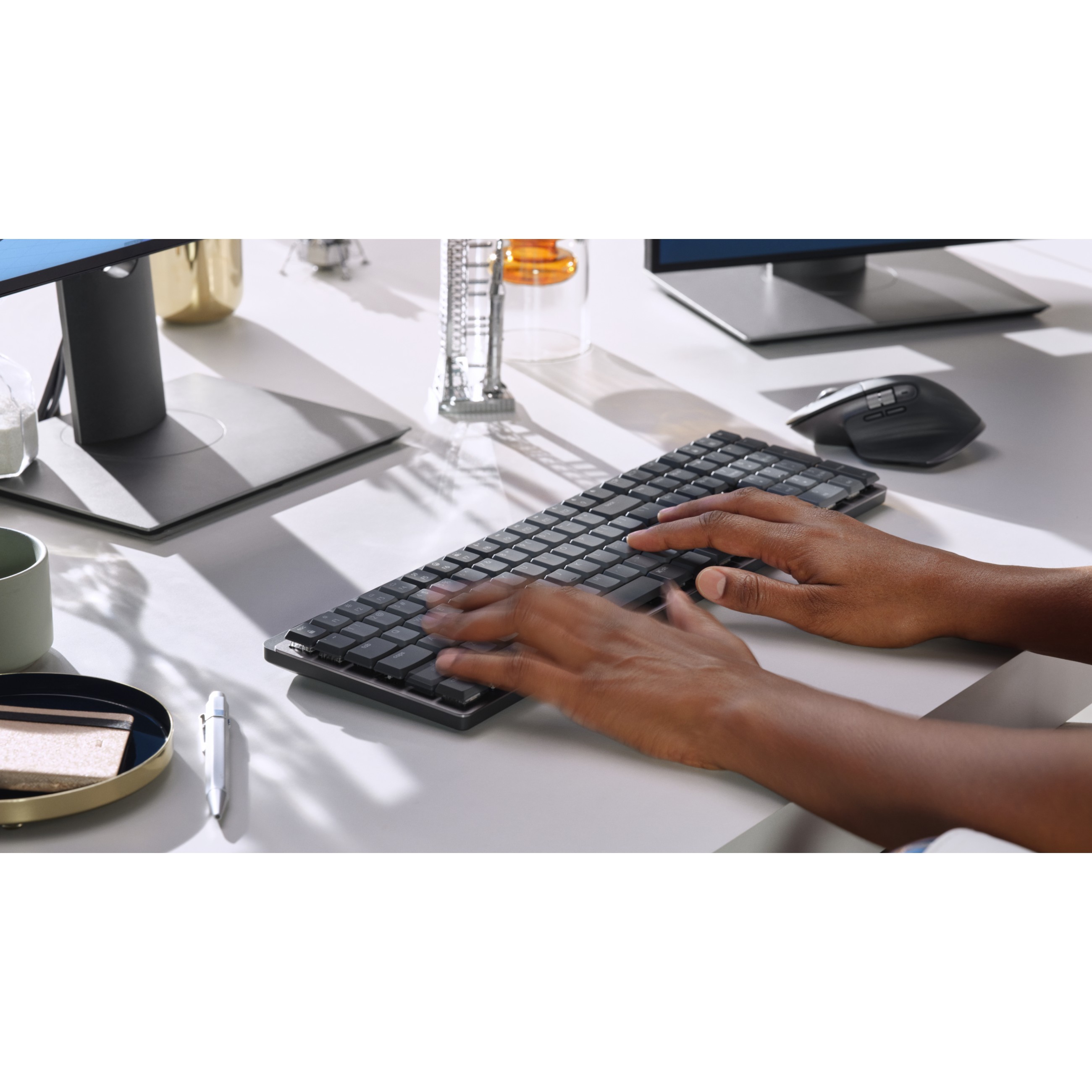 LOGITECH MX Mechanical Wireless Illuminated Performance Keyboard - GRAPHITE - US INTL - 2.4GHZ/BT - EMEA - TACTILE-10