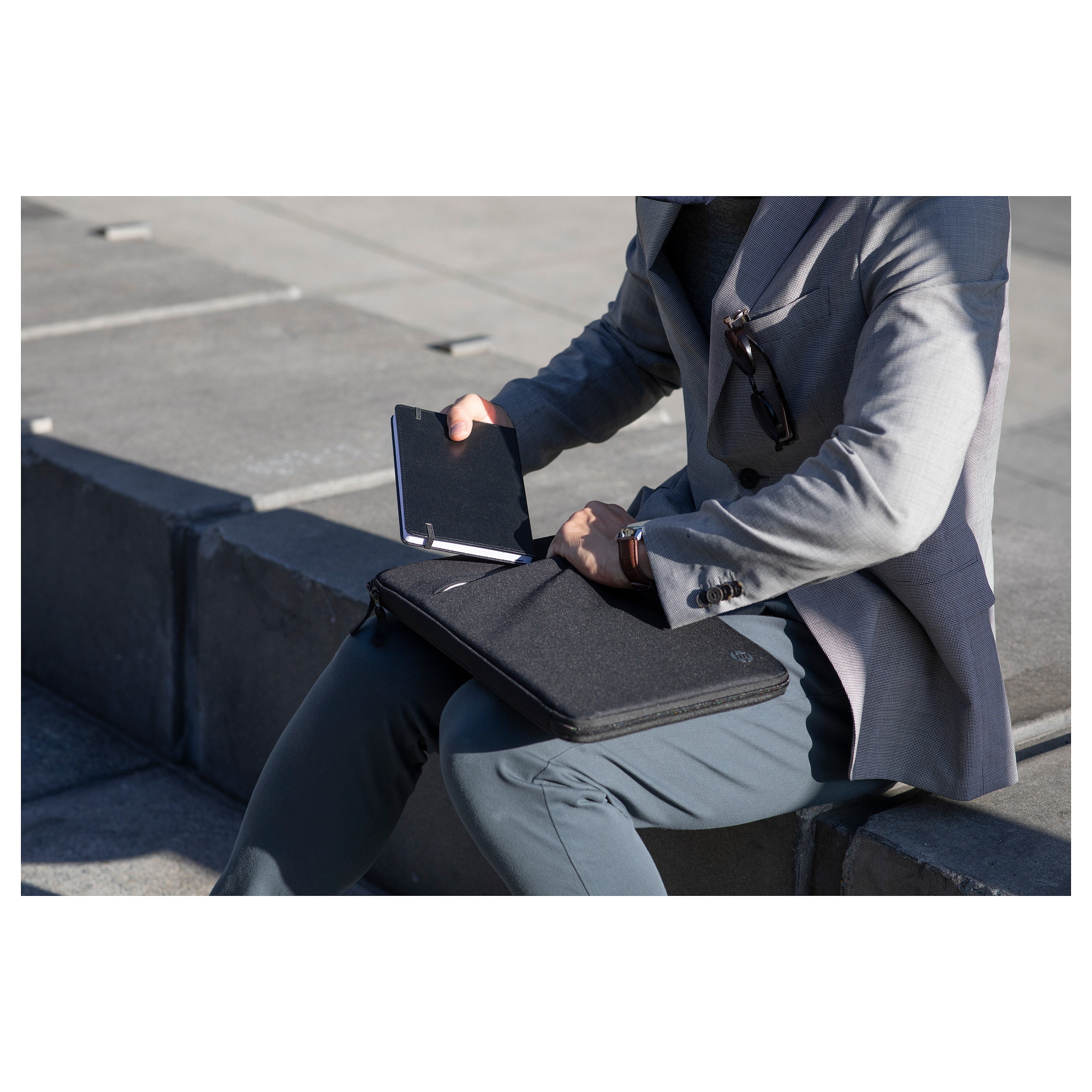 Laptop HP RENEW BUSINESS 14-INCH SLEEVE (materijal 100% plastika ocean-bound, dimenzije 250 x 22 x 360)-14