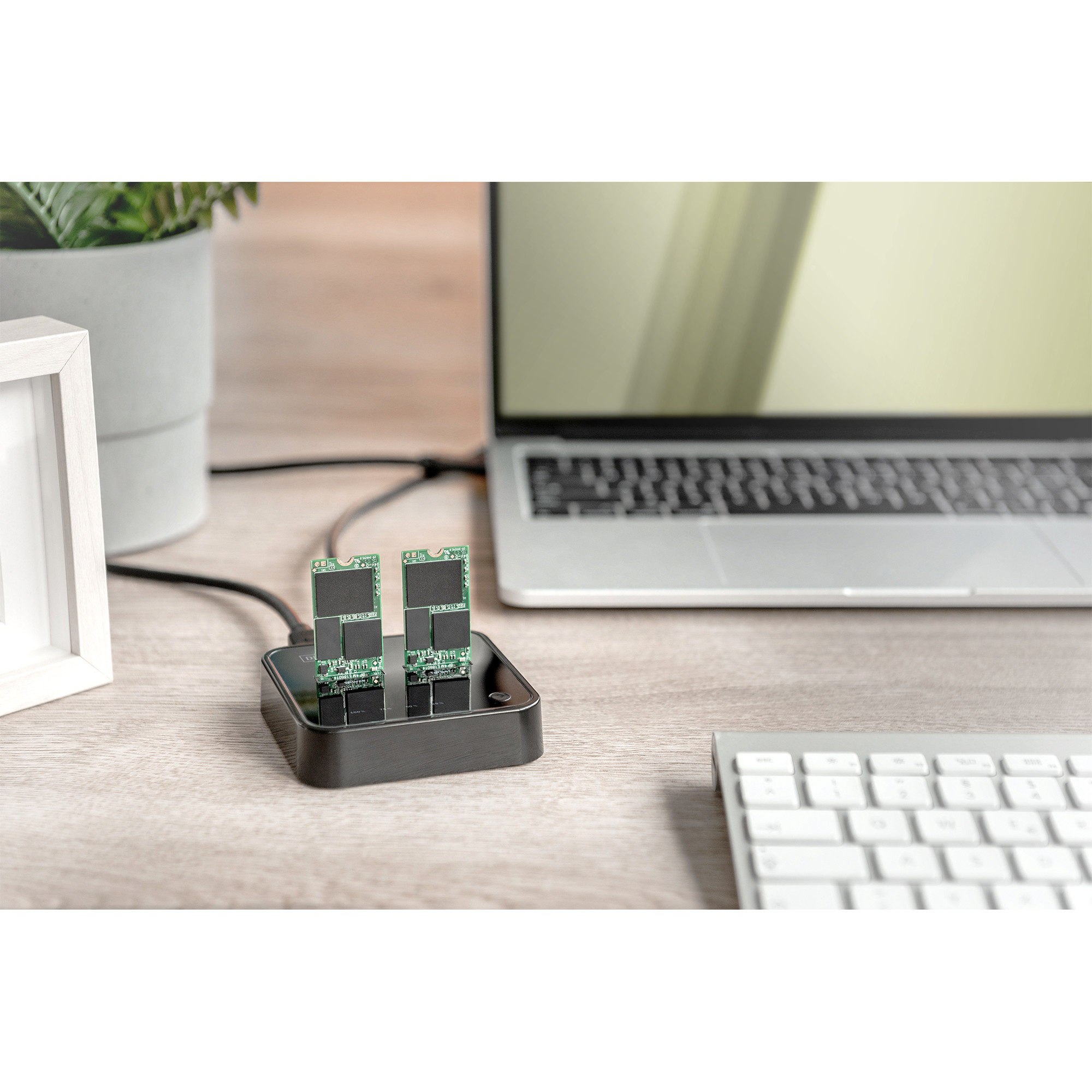 Docking stanica DIGITUS Dual M.2 NVMe SSD s funkcijom offline kloniranja, USB-C-2
