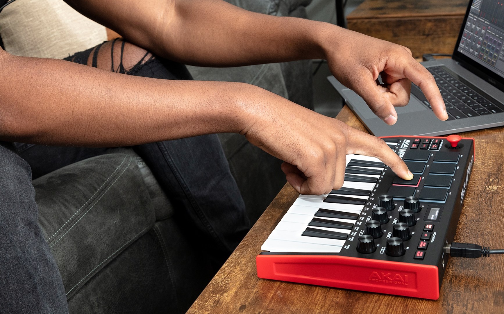 Kontrolna tipkovnica AKAI MPK Mini MK3 (pad kontroler, MIDI, USB) crno-crvena-6