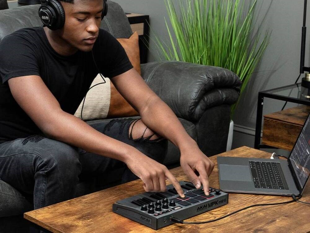 Kontrolna MIDI klavijatura AKAI MPK Mini MK3 (pad kontroler, MIDI, USB) crno-siva