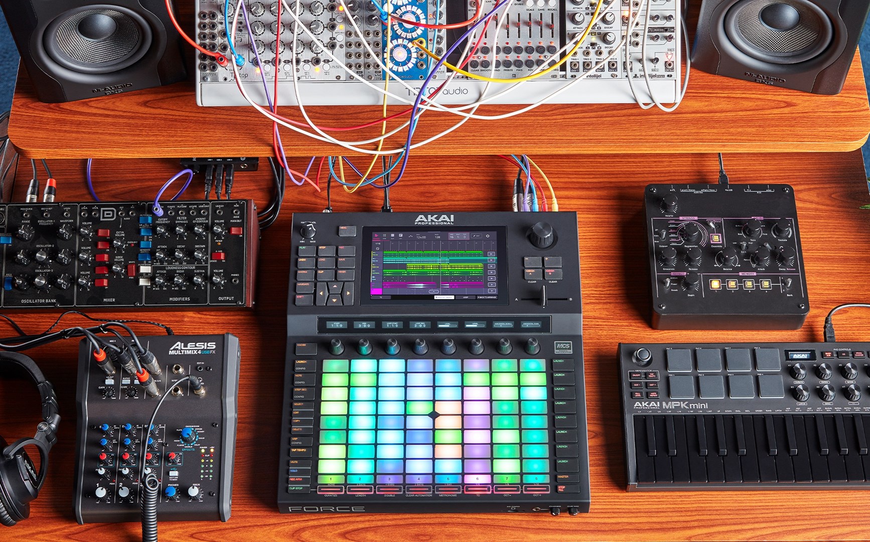 Samostalna stanica za produkciju glazbe AKAI FORCE (sampler, MIDI USB crni)-10