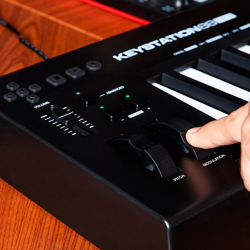 Kontrolna MIDI klavijatura M-AUDIO Keystation 88 MK3 (88 tipki, USB) crno-bijela-7