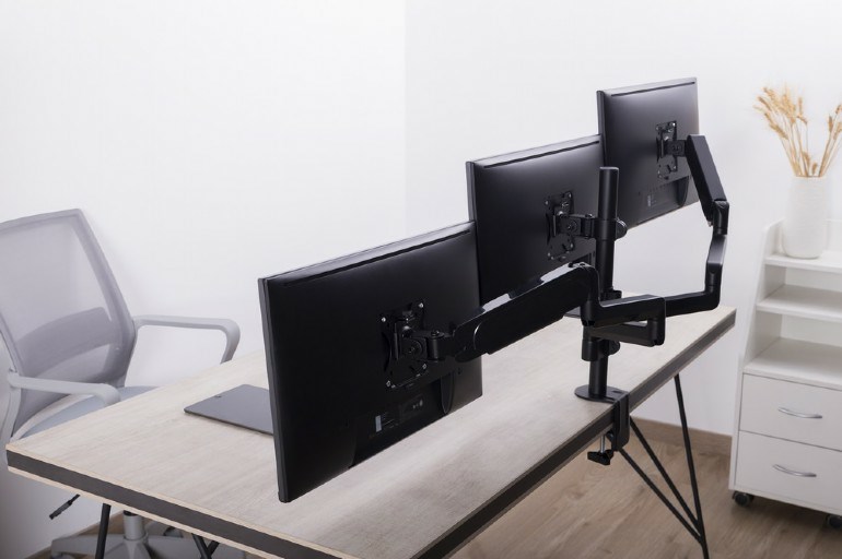 Gembird MA-DA3-01 Desk mounted adjustable mounting arm for 3 monitors (full-motion), 17”-27”, up to 7 kg-10