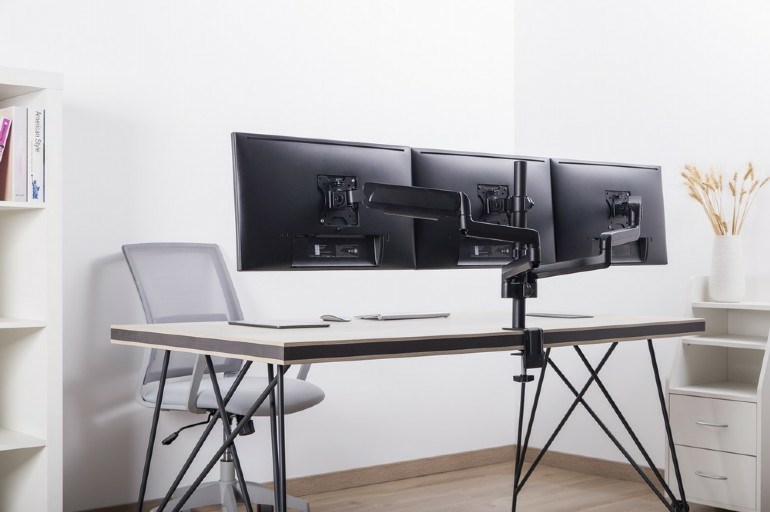 Gembird MA-DA3-01 Desk mounted adjustable mounting arm for 3 monitors (full-motion), 17”-27”, up to 7 kg-9