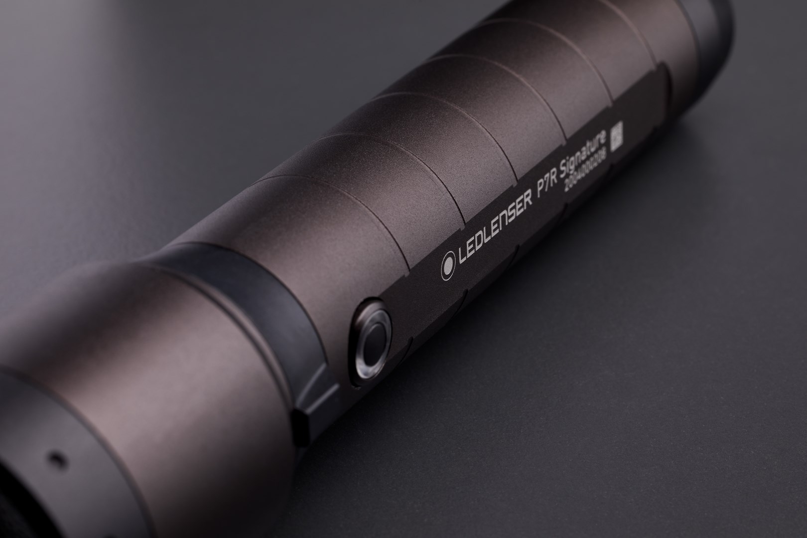 Ručna svjetiljka LEDLENSER P7R Signature (LED) crna-2