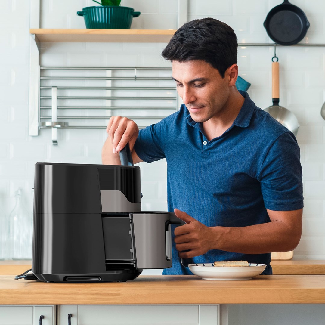 Friteza BLACK+DECKER BXAF6500E (kapacitet 5L, digitalni tajmer, prilagodljiva temperatura)-1