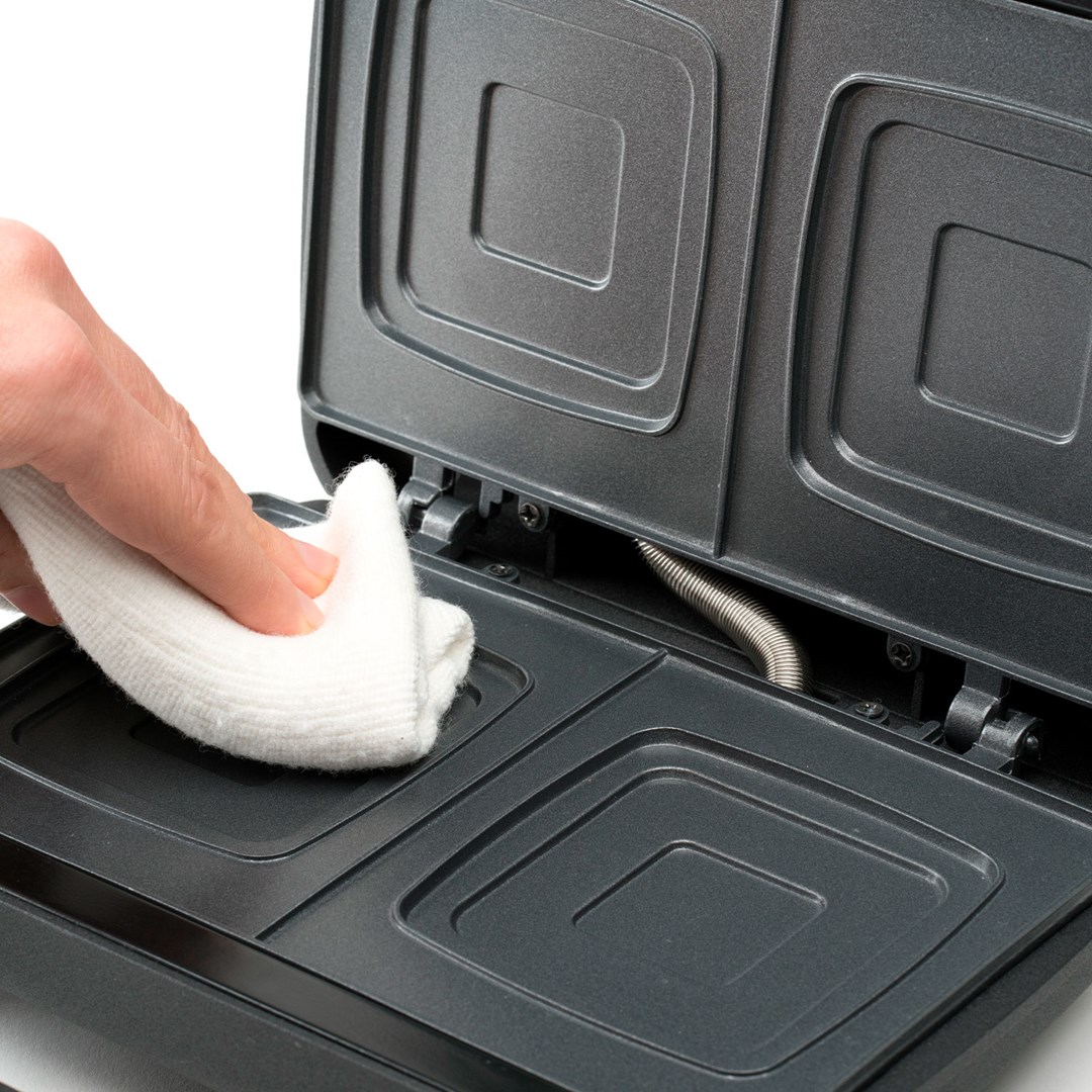 Toster za sendviče BLACK&DECKER BXSA753E (Snaga 750W, 2 sendviča, površina za kuhanje 215x125mm, neklizajuće noge, vertikalno skladištenje)-3