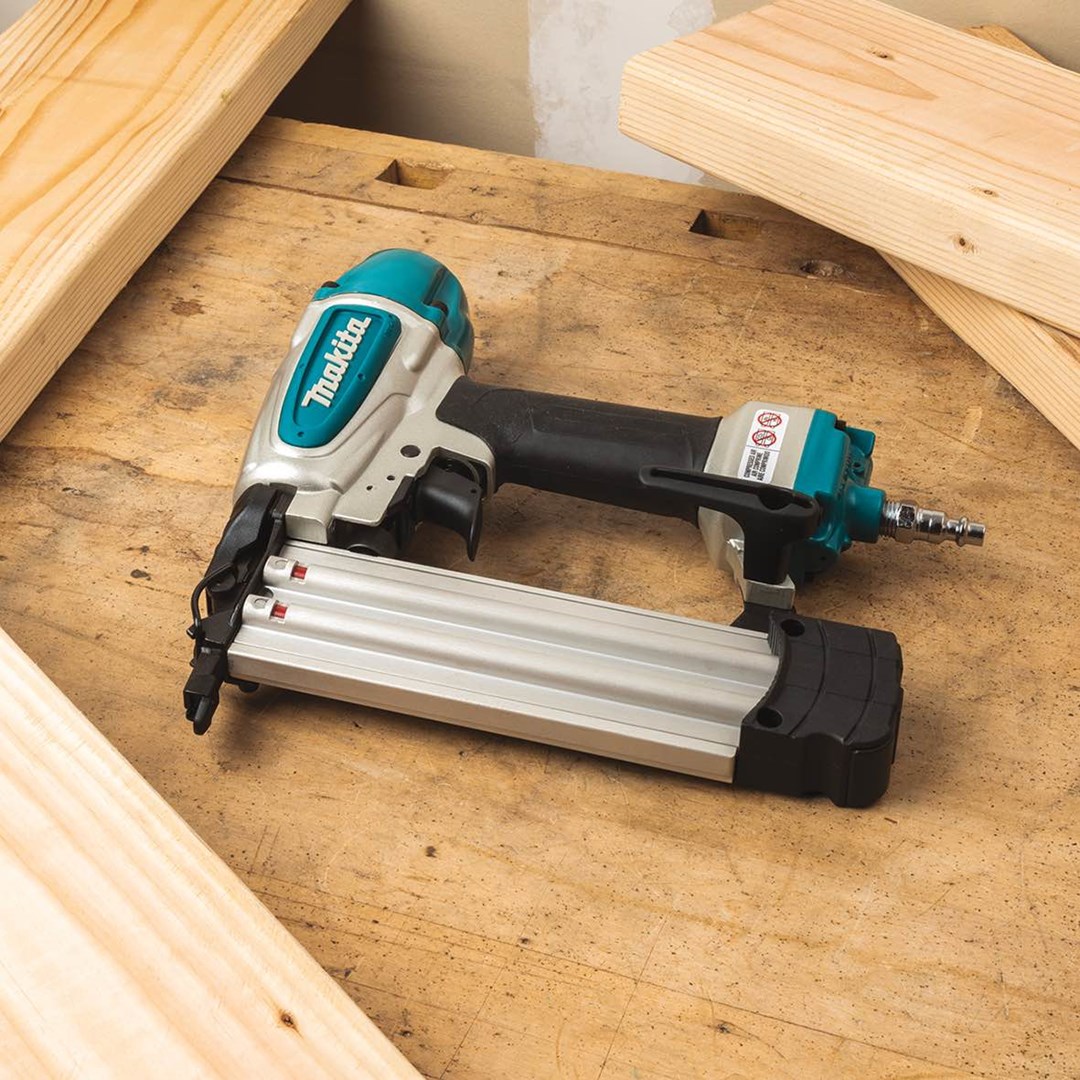 Pneumatski čavler MAKITA AF506 (18 Ga, 15-50 mm, 8.3 bar)-2