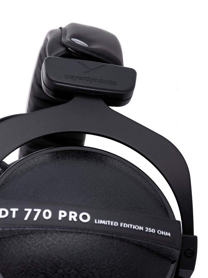 Beyerdynamic DT 770 PRO 250 OHM Black Limited Edition - closed studio headphones-24