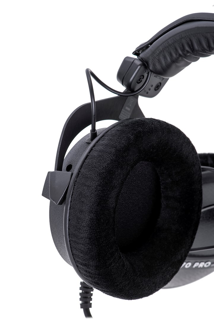 Beyerdynamic DT 770 PRO 250 OHM Black Limited Edition - closed studio headphones-12