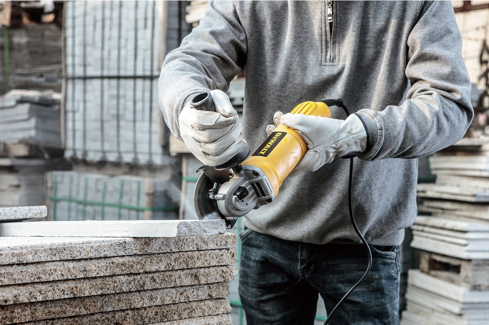 Kutna brusilica DEWALT DWE4117 (125 mm, 950W, 1,99 kg, Žuta)-1