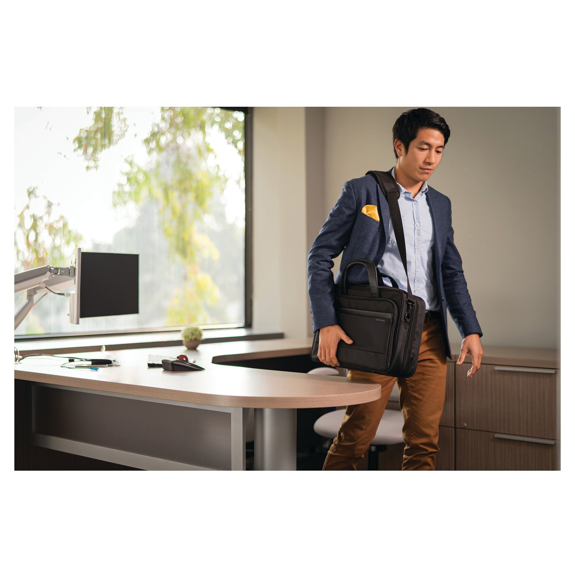Torba KENSINGTON Contour™ 2.0 (15.6”, vodootporna, crna)-2