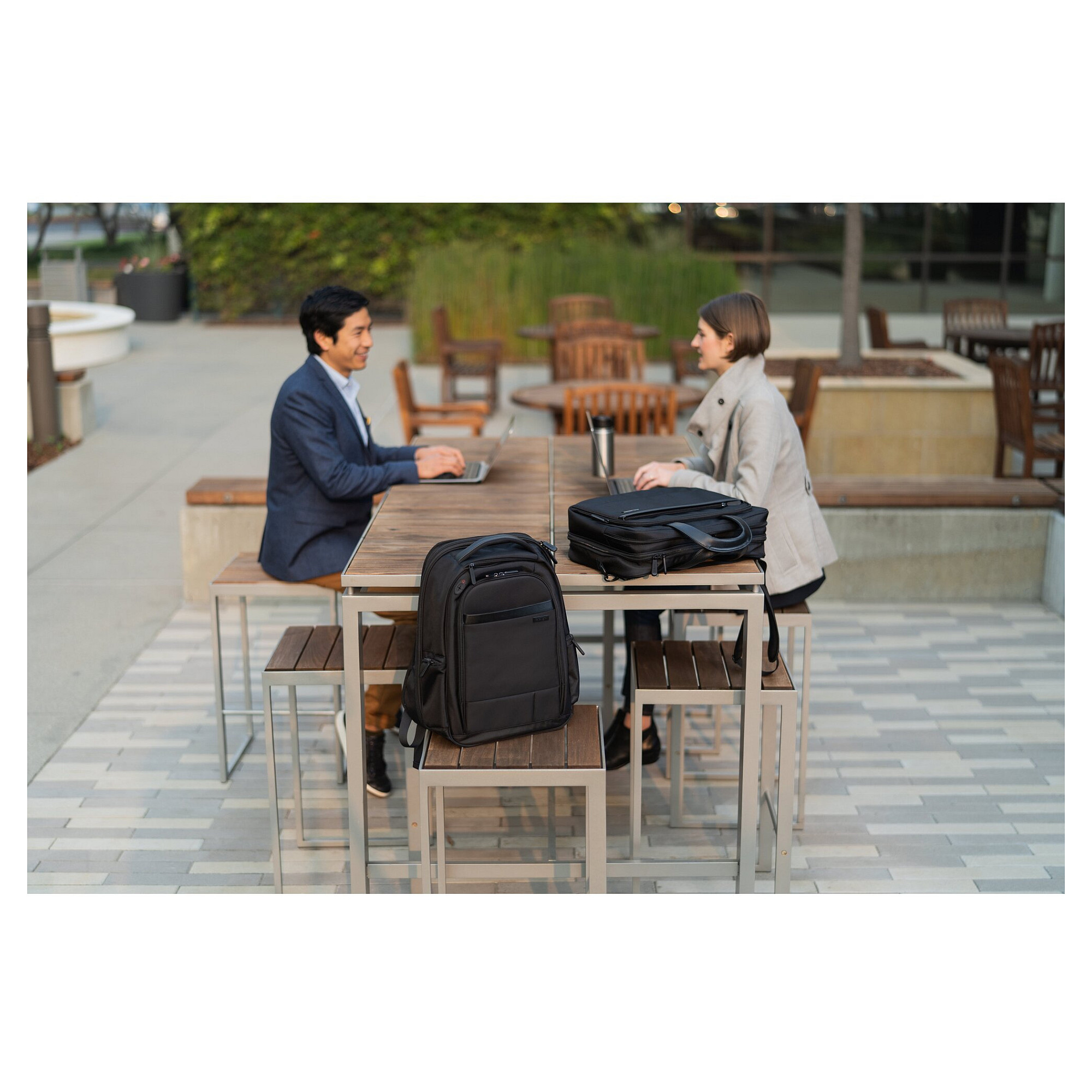 Torba KENSINGTON Contour™ 2.0 (15.6”, vodootporna, crna)-4