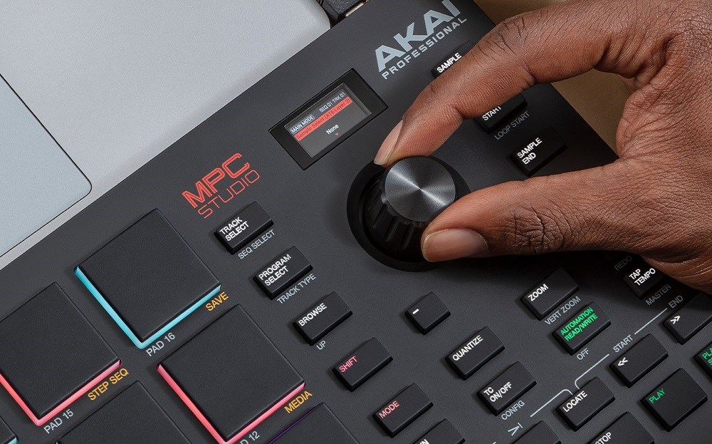 Studio controller AKAI MPC Studio II (39 gumba, 8 banki, LCD, RGB)-3