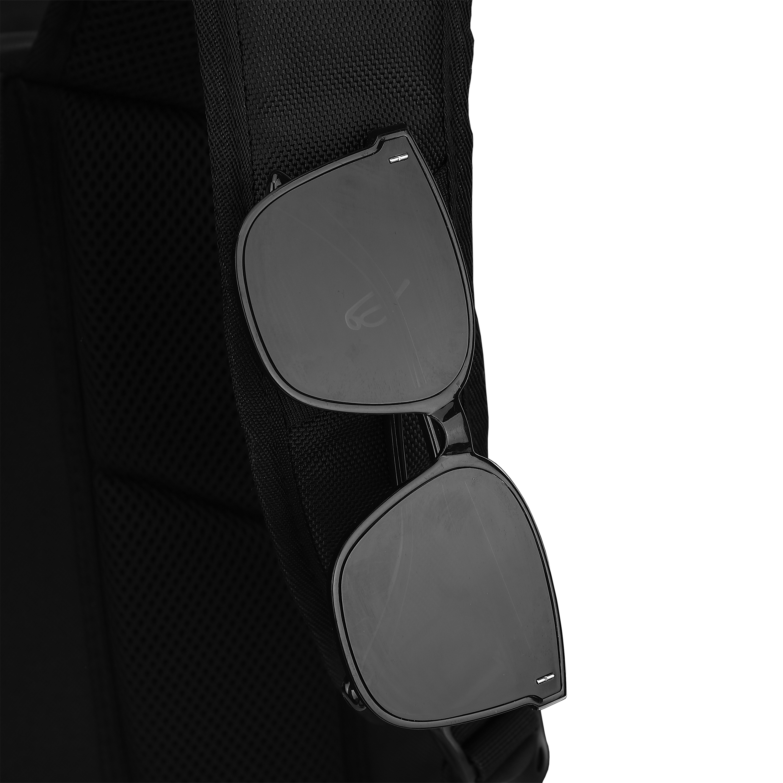 Ruksak WHITE SHARK GBP-002 DARK NOMAD / 17,3-21