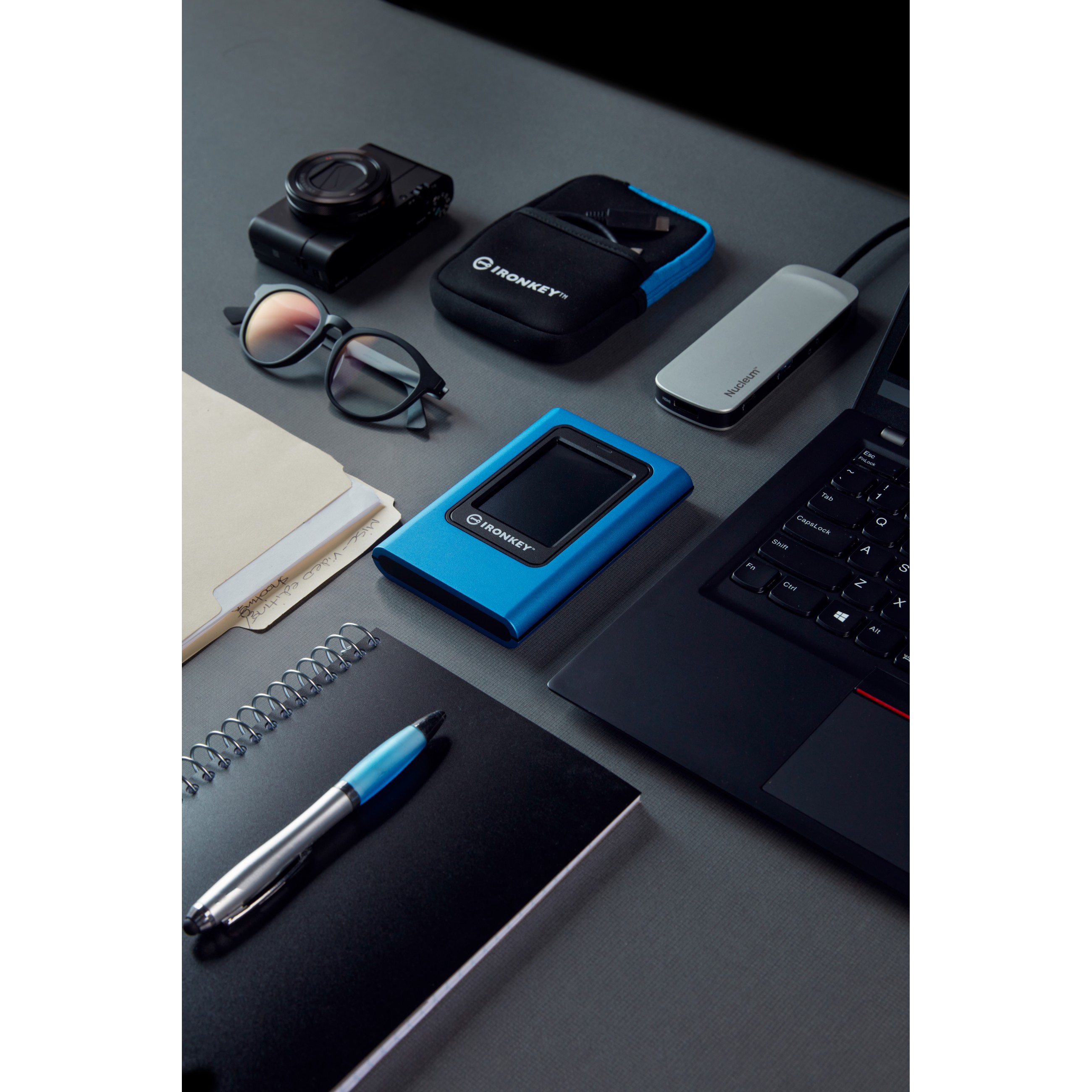 Vanjski SSD KINGSTON IronKey Vault Privacy 960GB (XTS-AES 256-bit enkripcija, USB 3.2 GEN 1, Plava)-19