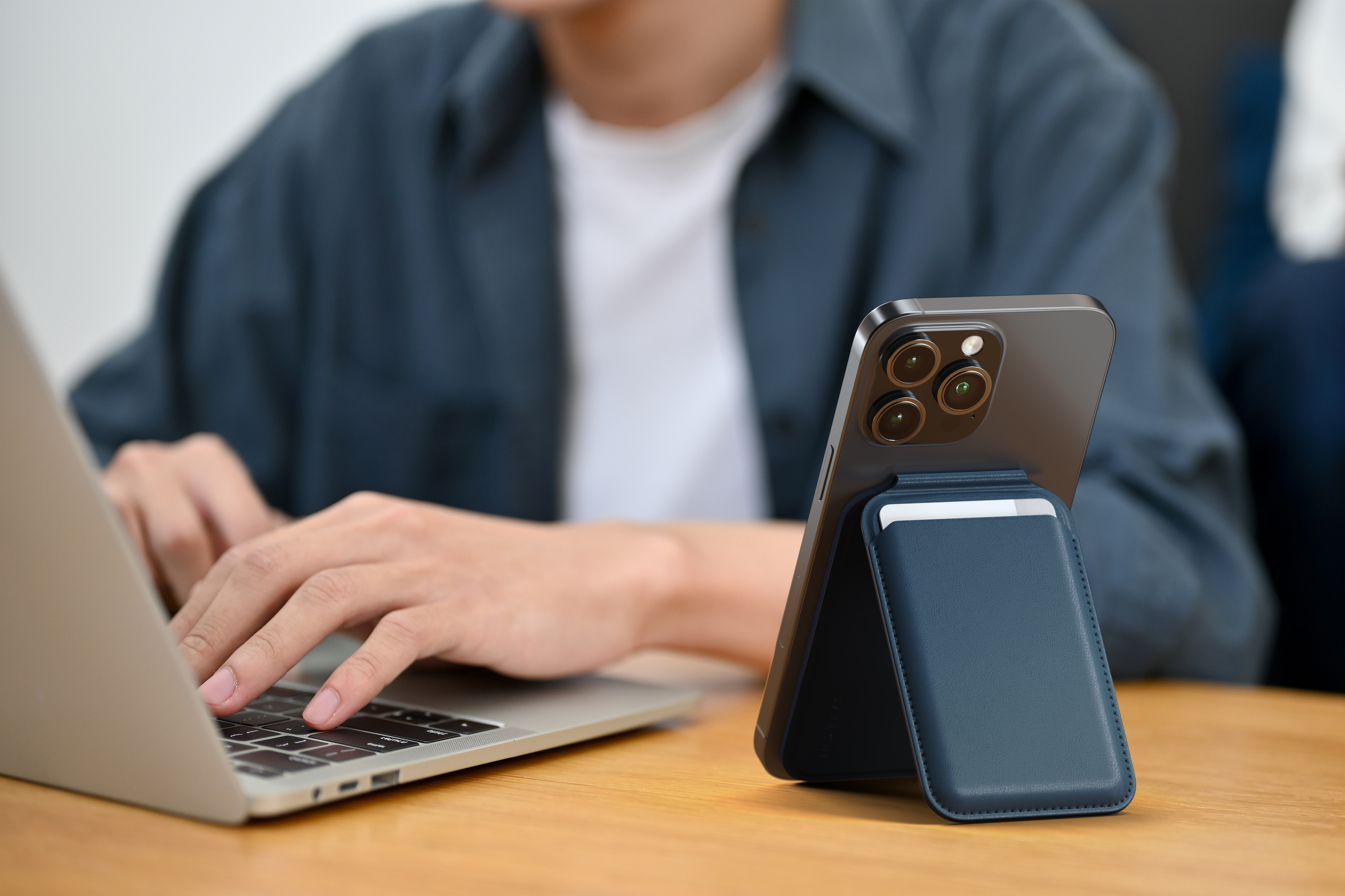Satechi Vegan-Leather Magnetic Wallet Stand (iPhone 12/13/14/15 all models) - Dark Blue-2