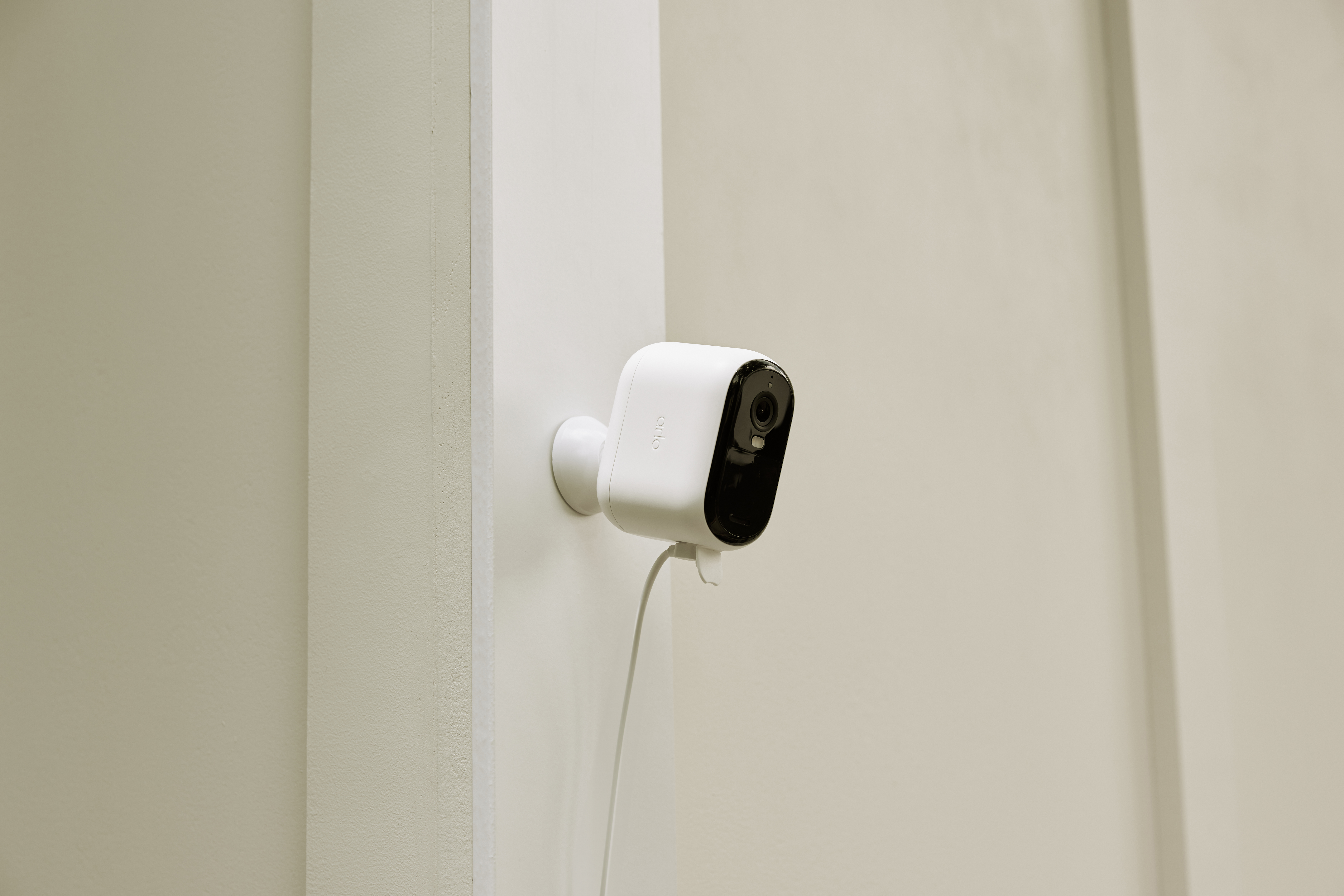 Dodatna oprema ARLO Essential (Gen.2) Vanjski kabel za punjenje - Bijeli-1