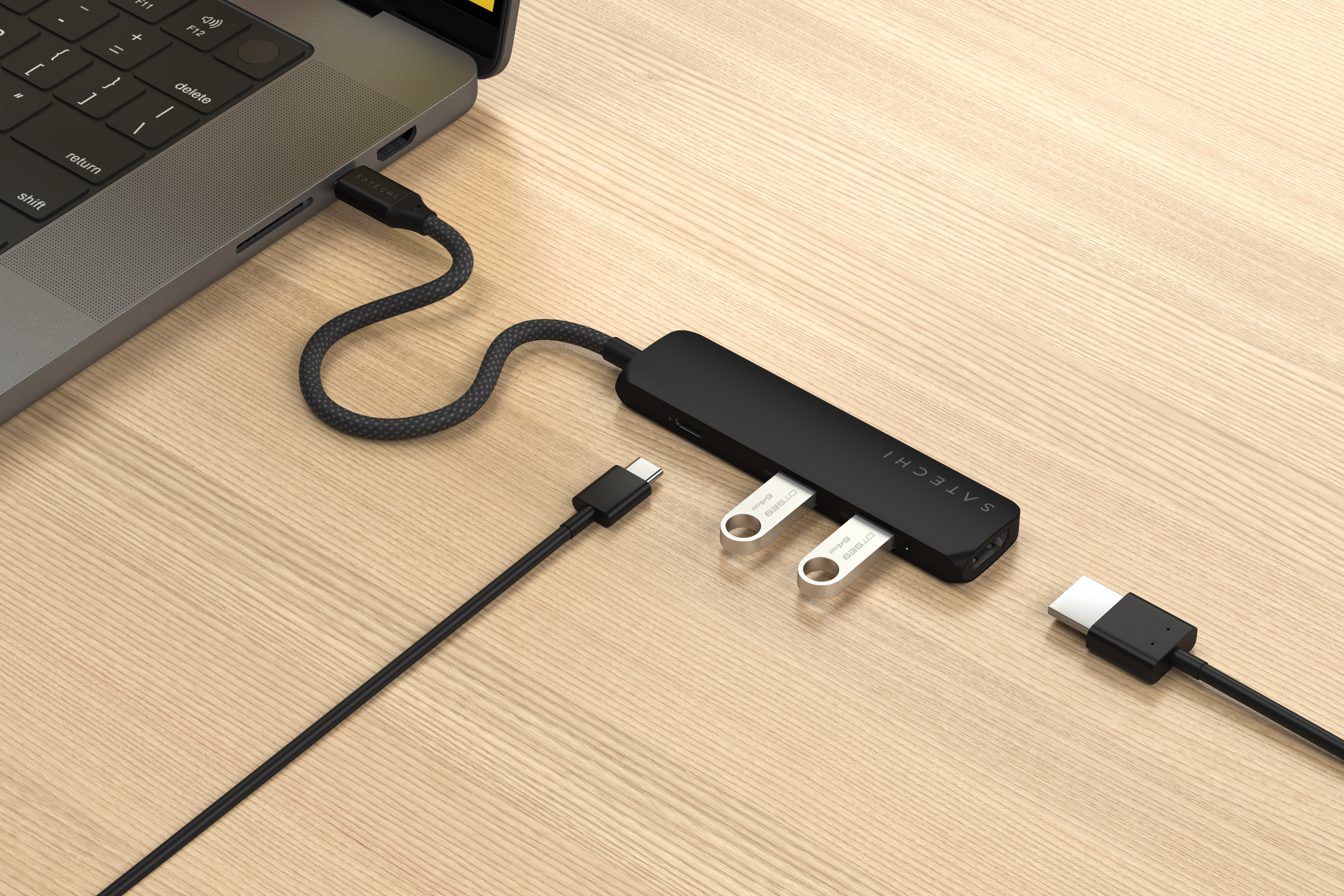 USB-C Multiport Adapter SATECHI 4-in-1 Slim 4K - Crni-2