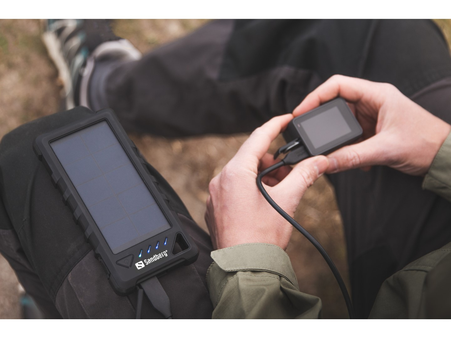Prijenosna baterija na solarni pogon Sandberg Outdoor Solar Powerbank 16000 (IP67)-5