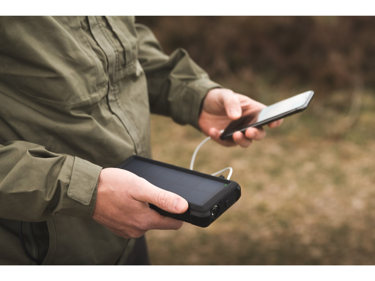 Prijenosna baterija SANDBERG Outdoor Solar Powerbank 24000-4