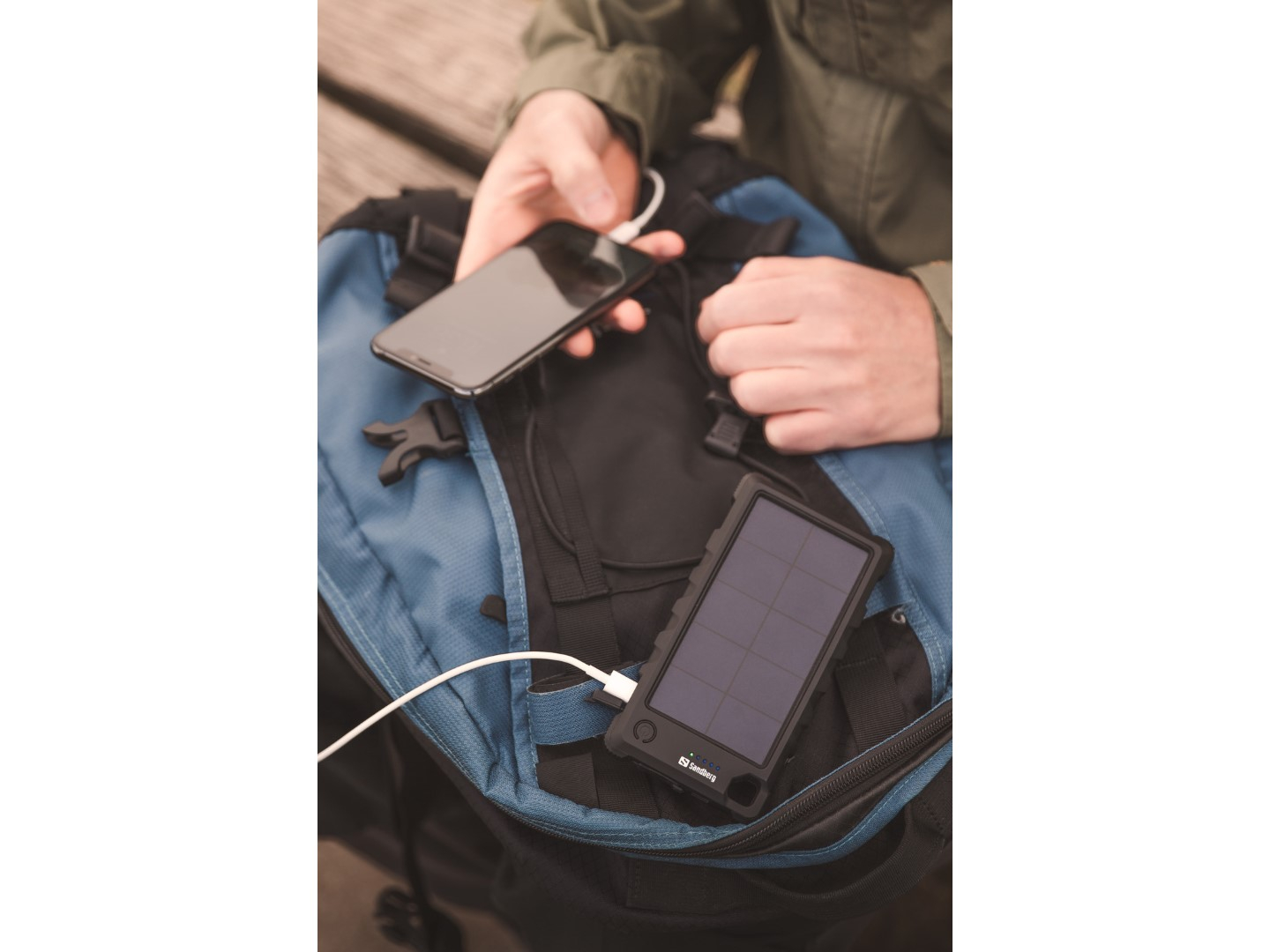 Prijenosna baterija na solarni pogon Sandberg Outdoor Solar Powerbank 10000-2
