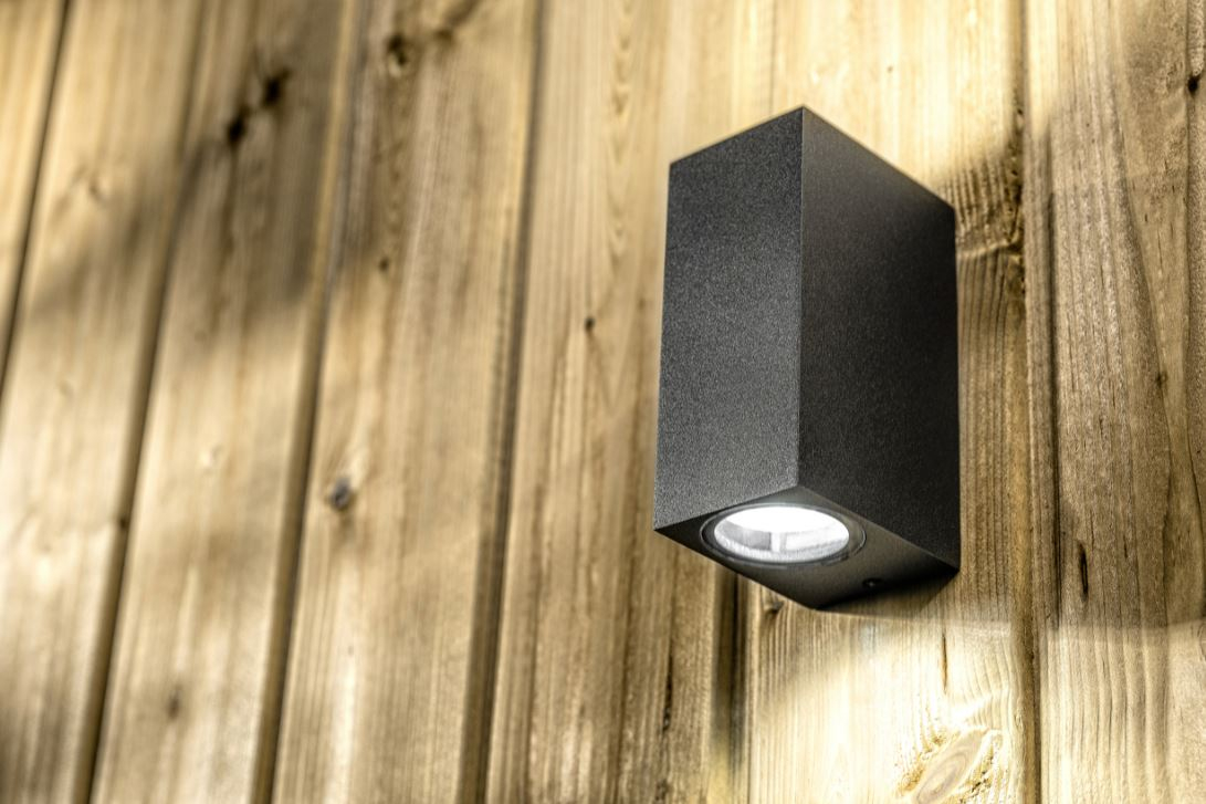 Vanjska zidna lampa GTV TIAGO (2x GU10 230V IP54 crna)-1