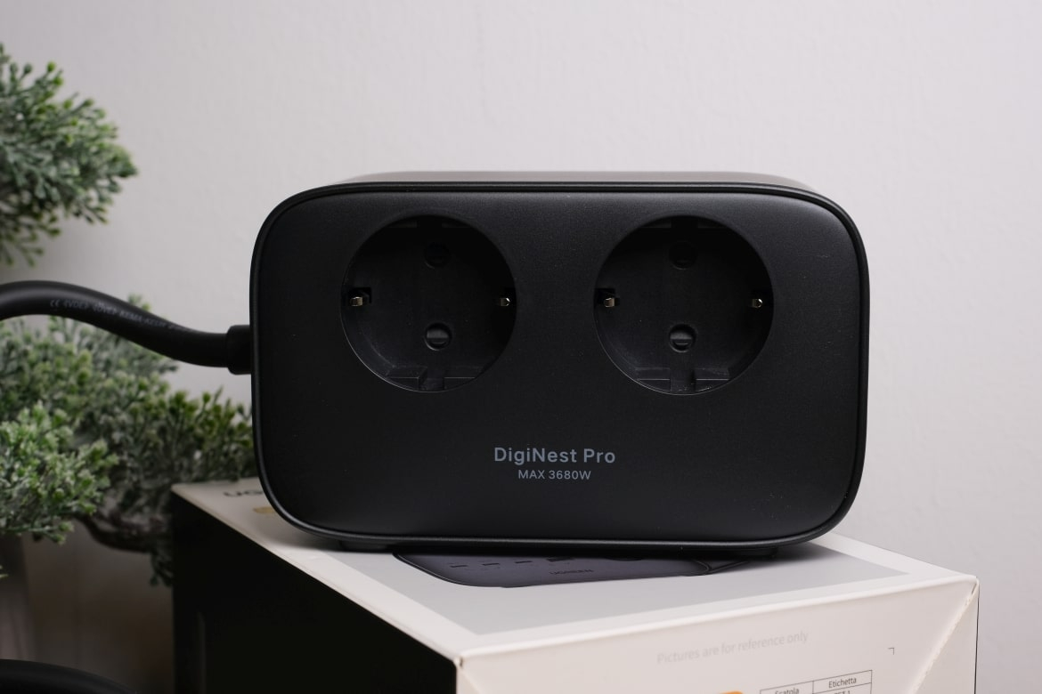 Punjač USB-C UGREEN DigiNest Pro (100W GaN)-1