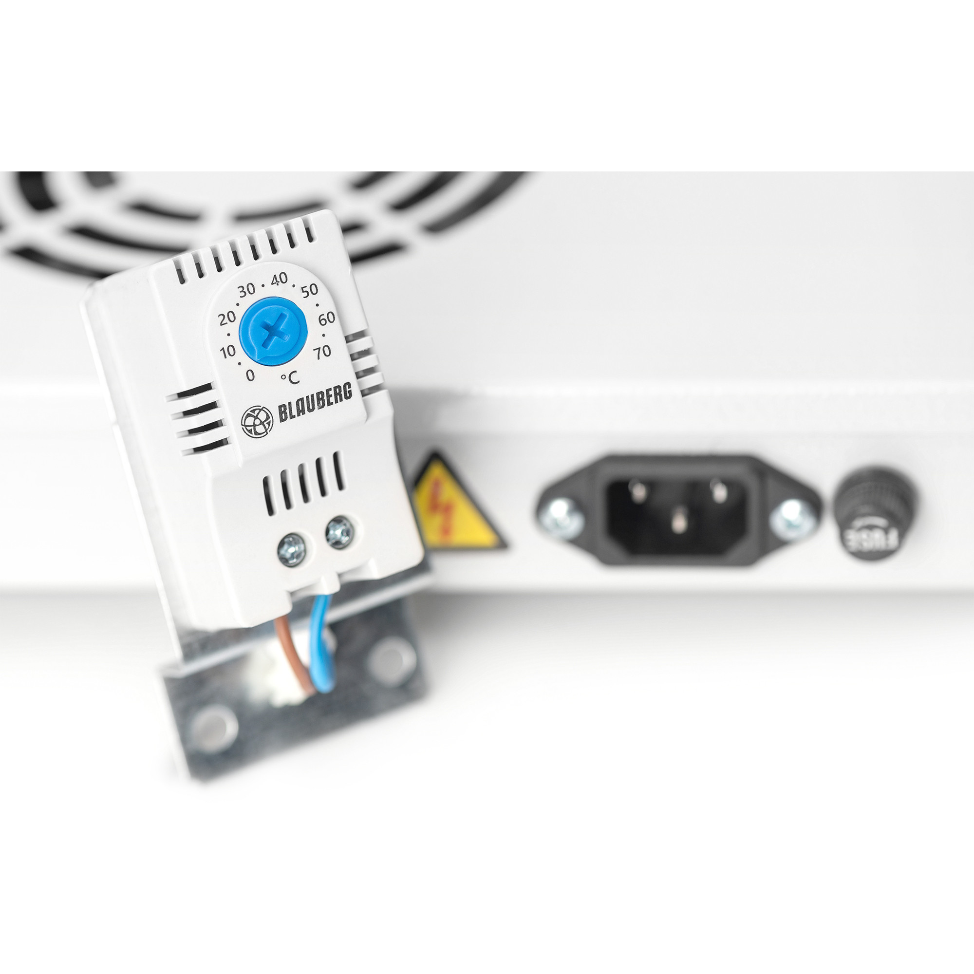 Poklopac s ventilatorima za kučište DIGITUS DN-19 FAN-4-HO-4