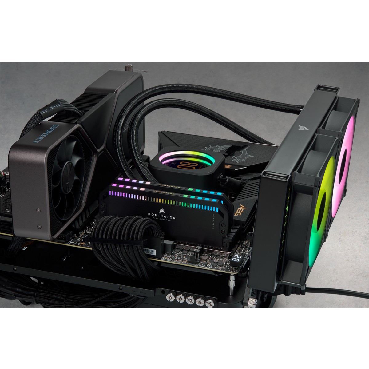 RAM CORSAIR Dominator Platinum RGB komplet (64 GB: 2 x 32 GB, DDR5 6600 DIMM CL32)-2