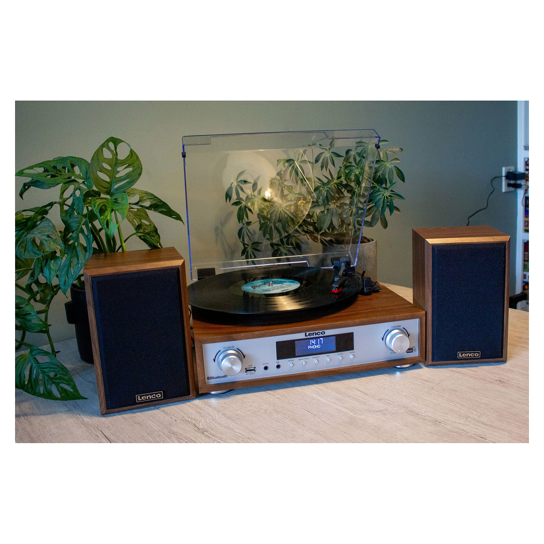 Gramofon LENCO MC-160WD, sa HiFi Stereo sustavom 2x10W, DAB, DAB+, FM radio, Bluetooth®5.0, RCA izlaz, AUX ulaz, USB-A PC kodiranje, 33,45 i 75 RPM, daljinski upravljač-10