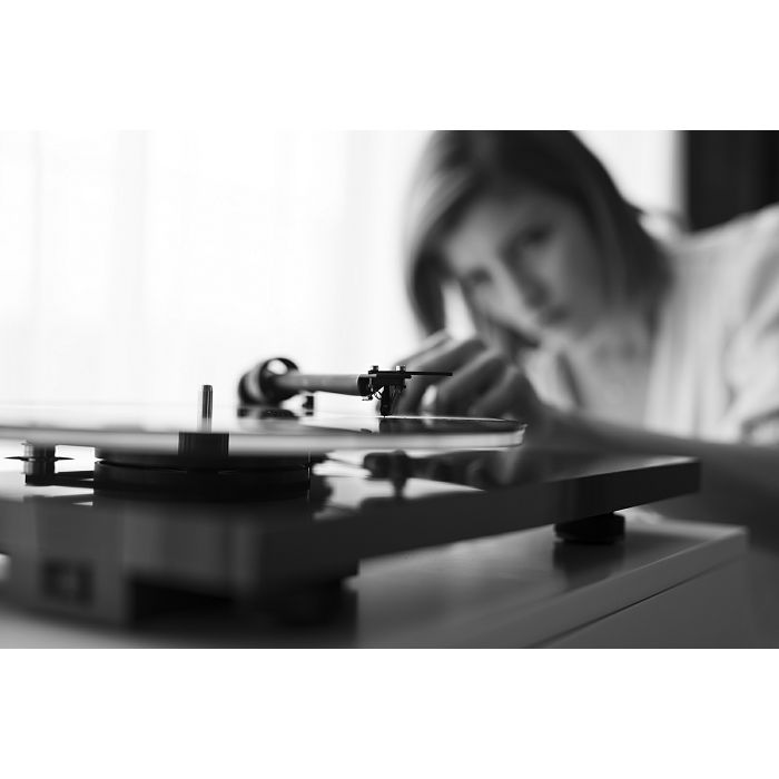Gramofon PRO-JECT T1 PHONO SB (OM5e) crni-3