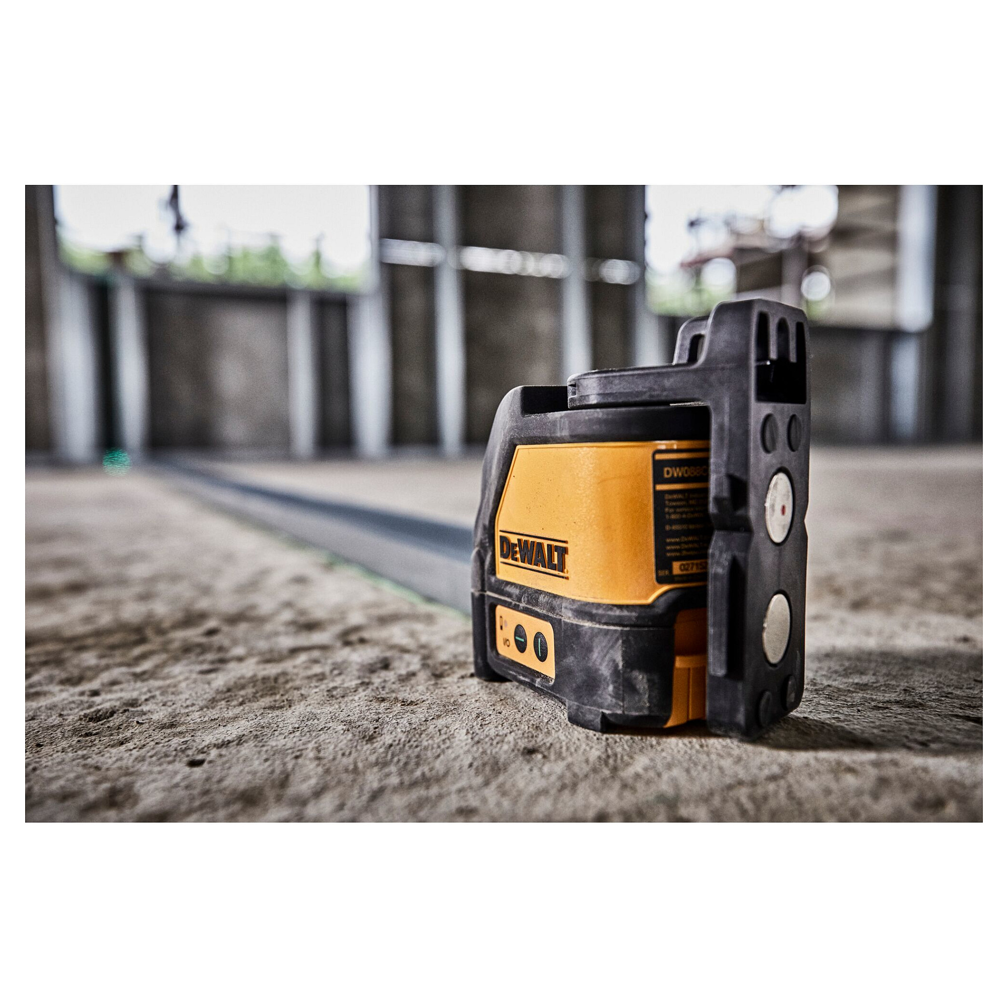 Laserski nivelir DeWALT DW088CG (linijski, 30 m)-10