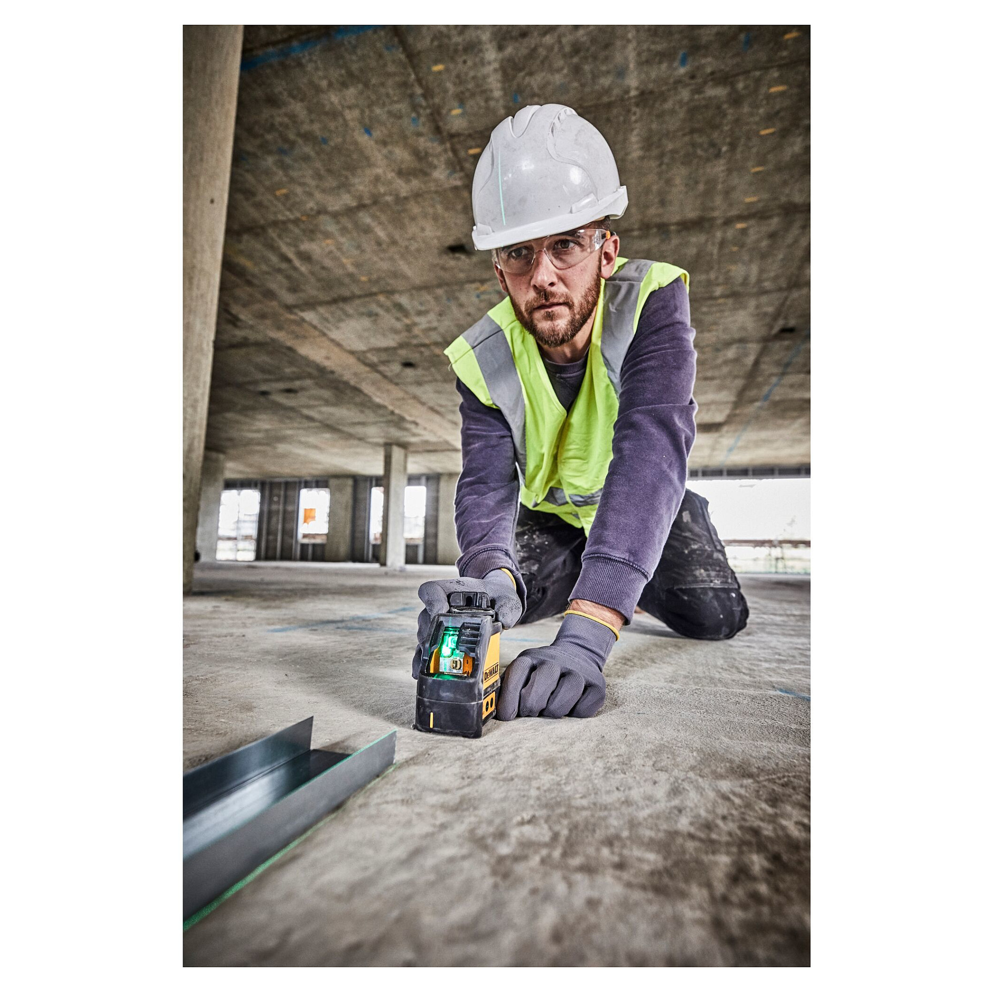 Laserski nivelir DeWALT DW088CG (linijski, 30 m)-11