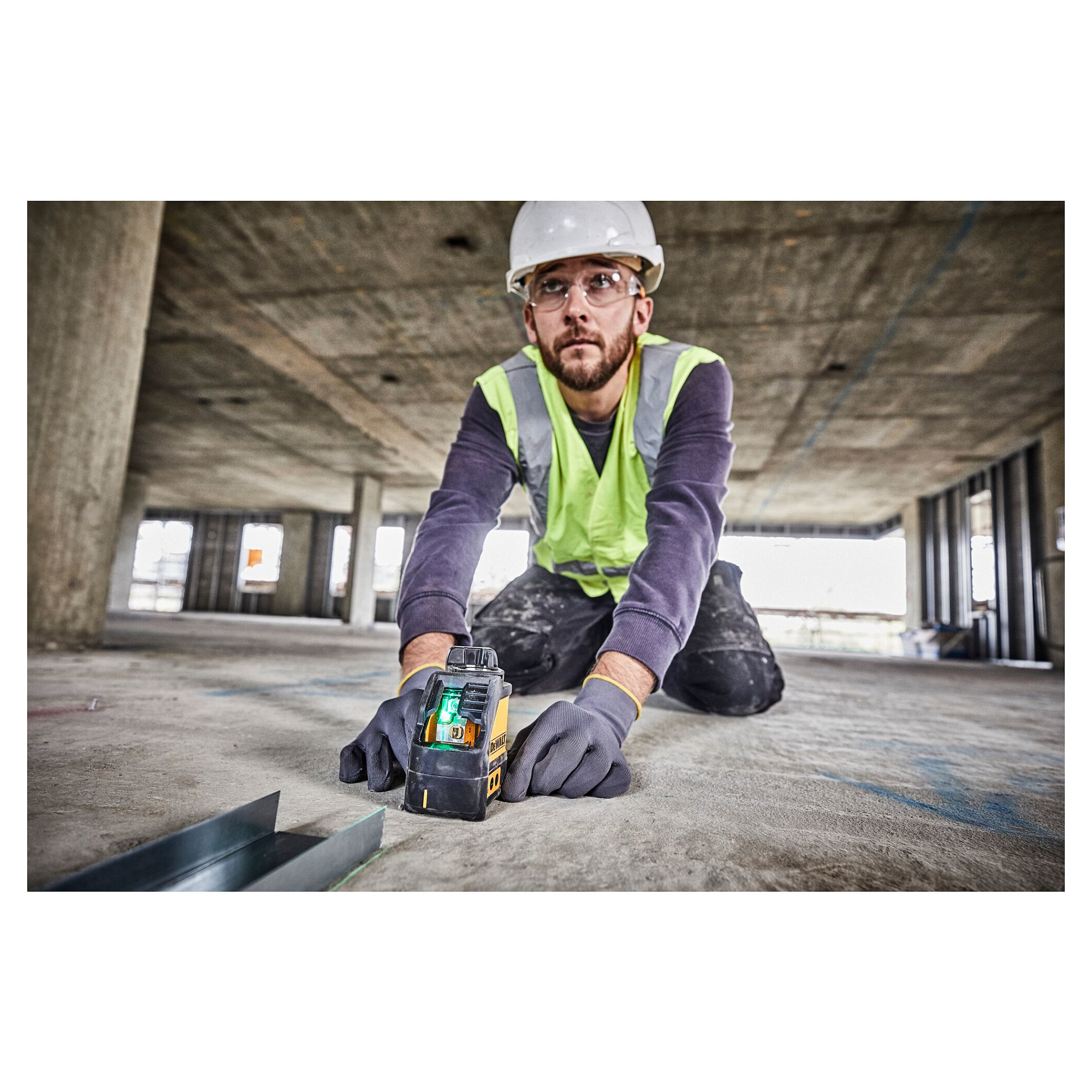 Laserski nivelir DeWALT DW088CG (linijski, 30 m)-13