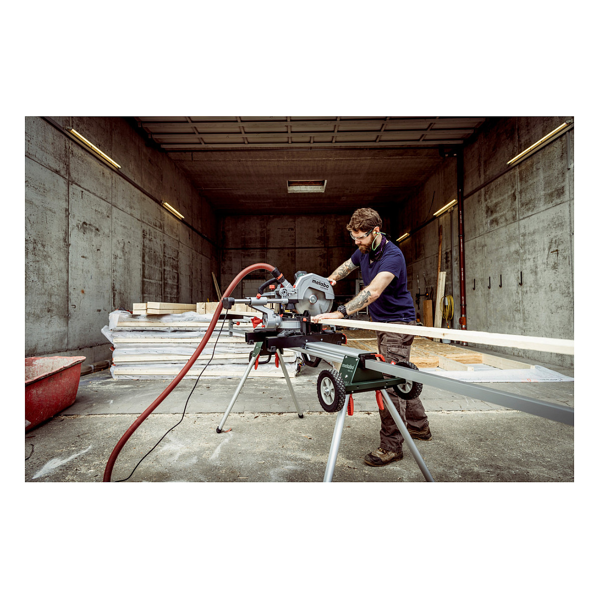 Potezna pila METABO KGS 305 M (2000W, 305mm)-1