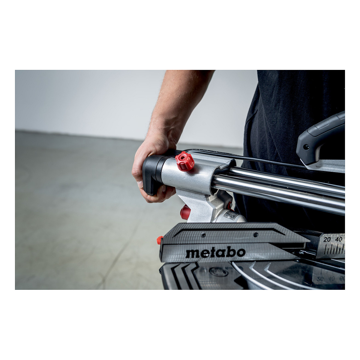 Potezna pila METABO KGS 305 M (2000W, 305mm)-9