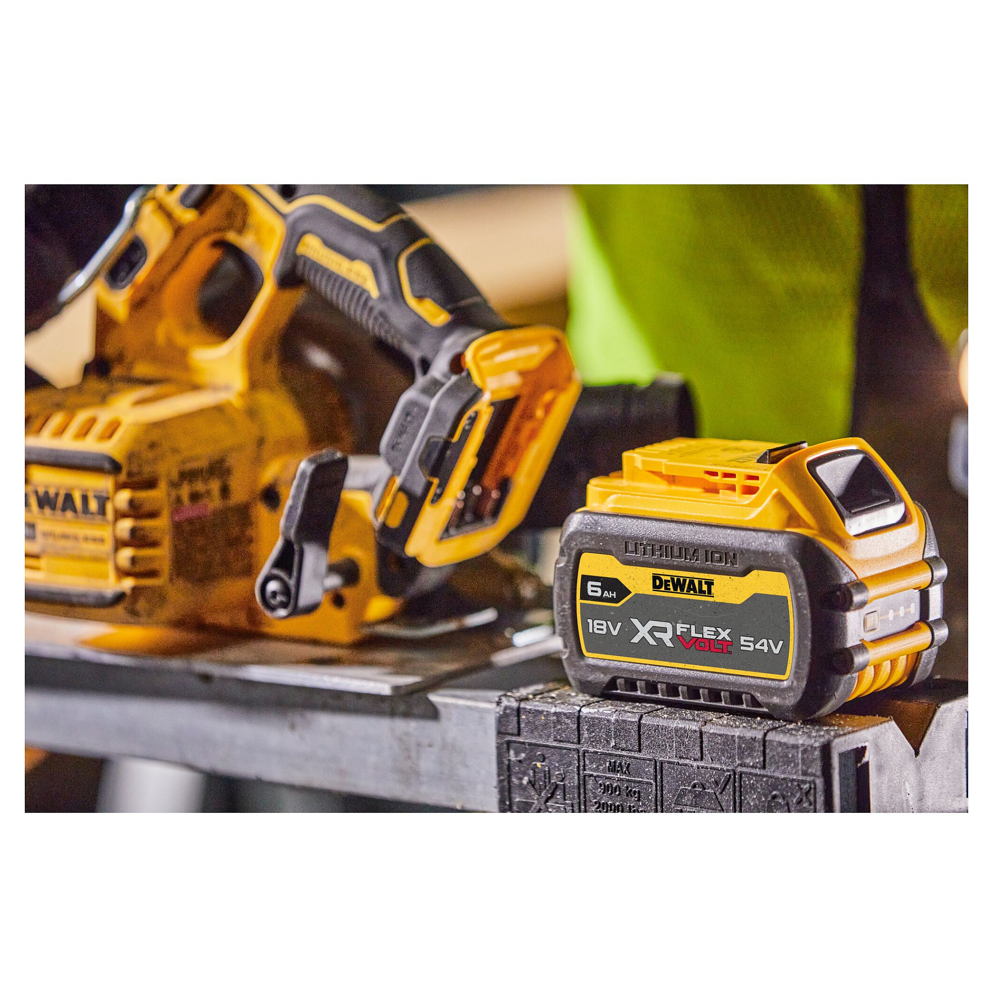 Pilarka DEWALT FLEXVOLT ADVANTAGE 190mm TSTAK DCS573NT (18V)-2