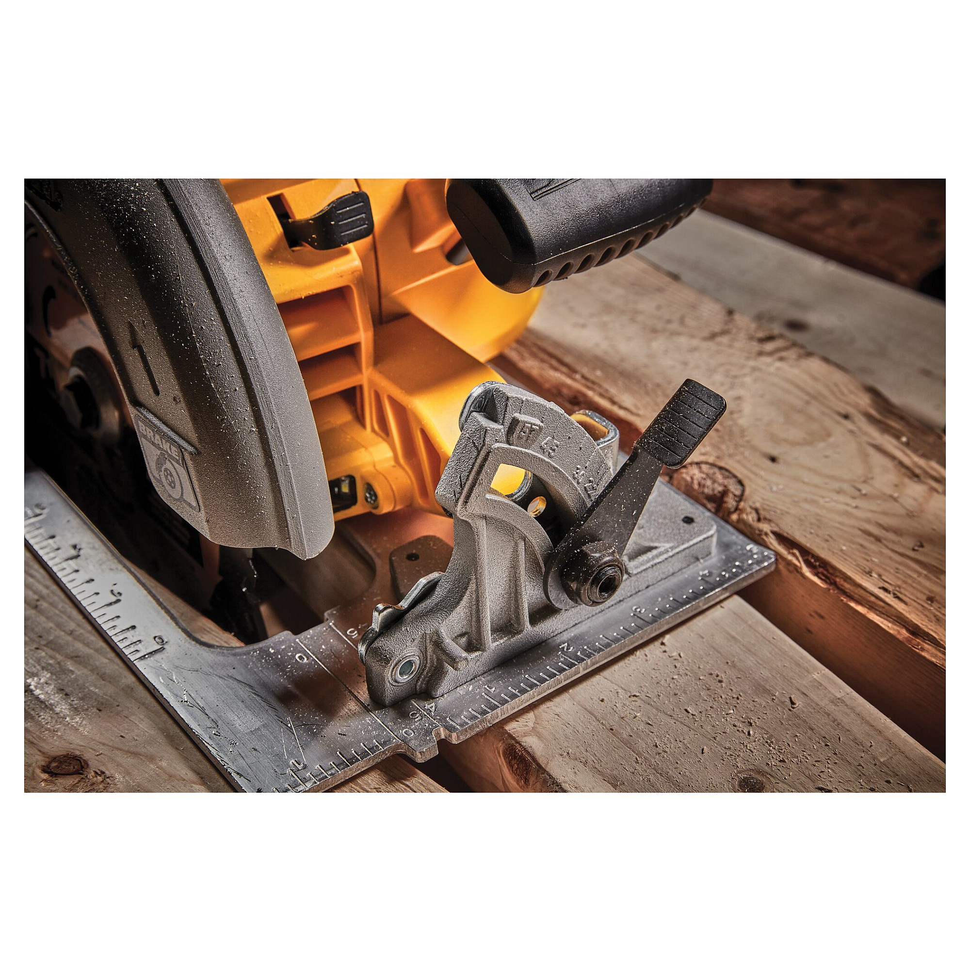 Pilarka DEWALT FLEXVOLT ADVANTAGE 190mm TSTAK DCS573NT (18V)-6
