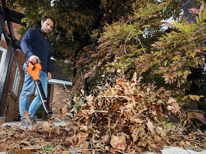 Black & Decker GWC1820PC cordless leaf blower 209 km/h Black,Orange-1