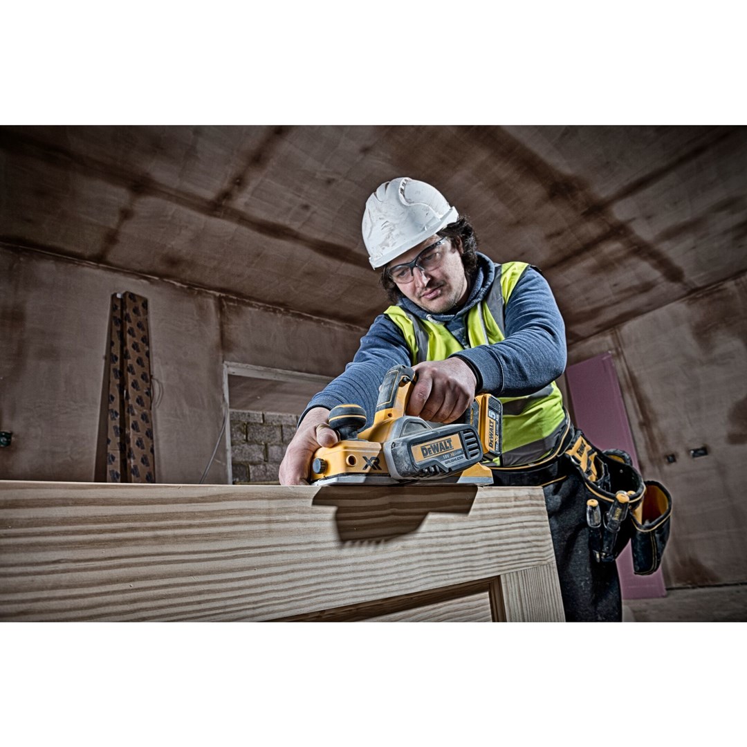 Ručni električni hobler DEWALT DCP580N-XJ (15000 RPM, širina hoblanja do 8,2 cm, težina 2,5 kg, crna/žuta boja)-3