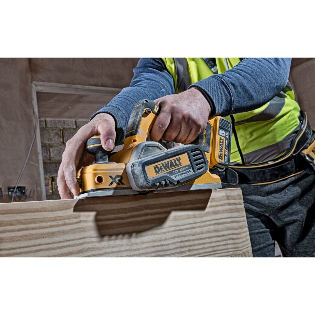 Ručni električni hobler DEWALT DCP580N-XJ (15000 RPM, širina hoblanja do 8,2 cm, težina 2,5 kg, crna/žuta boja)-2