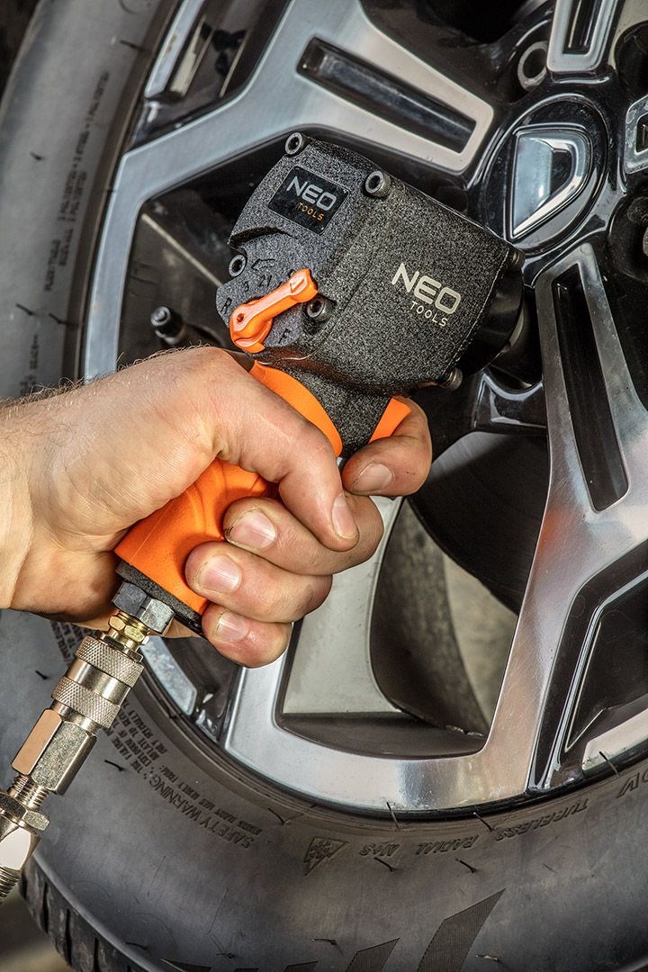 Pneumatic impact wrench, 1/2", 680 Nm (short)-0