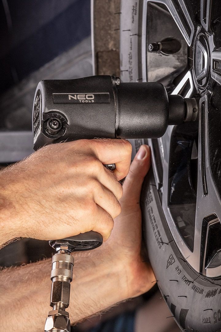 Pneumatic impact wrench, 1/2", 680 Nm-0