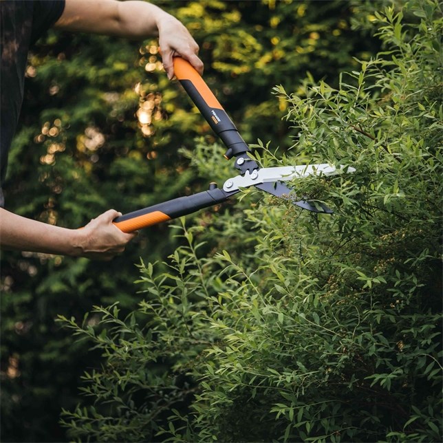 Škare za živicu FISKARS PowerGear X HSX92 (630 mm, ravni nož, neklizajući premaz, aluminijske ručke)-2