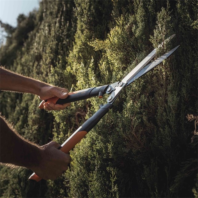 Škare za živicu FISKARS PowerGear X HSX92 (630 mm, ravni nož, neklizajući premaz, aluminijske ručke)-3
